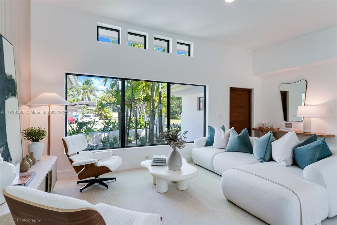 For Rent: $15,000 (4 beds, 4 baths, 1994 Square Feet)