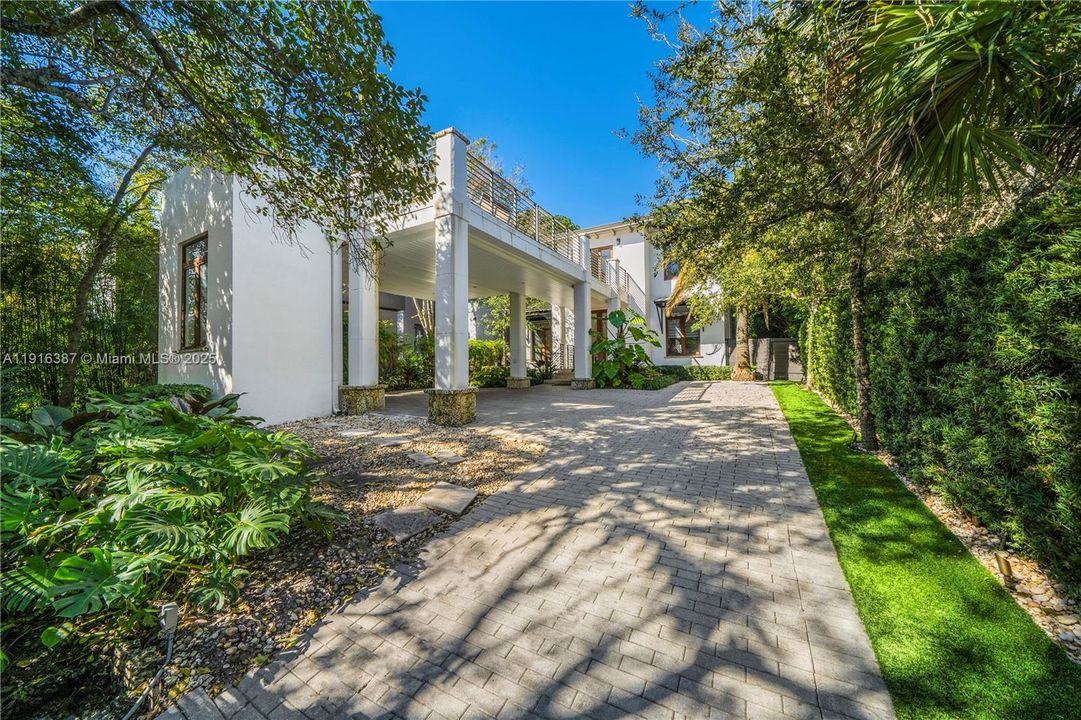 For Sale: $5,500,000 (5 beds, 5 baths, 4101 Square Feet)