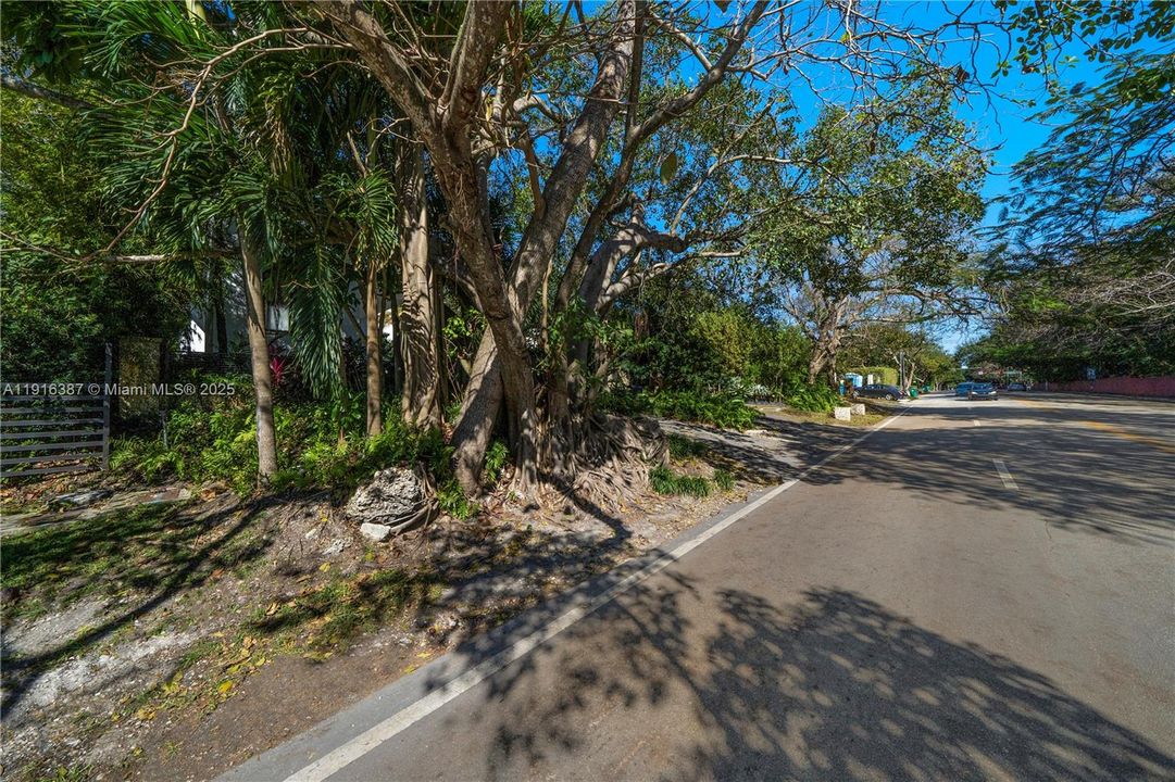 For Sale: $5,500,000 (5 beds, 5 baths, 4101 Square Feet)