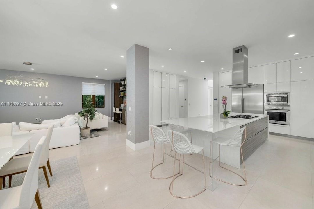 For Sale: $5,500,000 (5 beds, 5 baths, 4101 Square Feet)