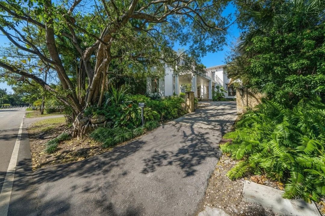 For Sale: $5,500,000 (5 beds, 5 baths, 4101 Square Feet)