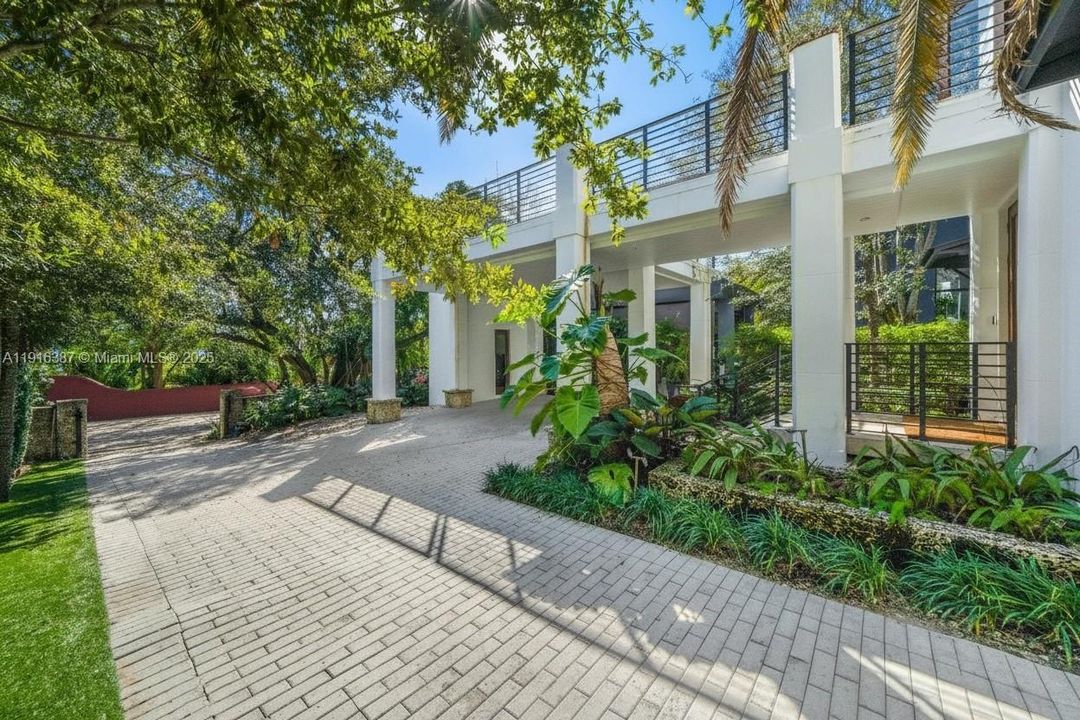 For Sale: $5,500,000 (5 beds, 5 baths, 4101 Square Feet)