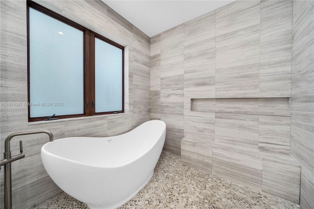 For Sale: $5,500,000 (5 beds, 5 baths, 4101 Square Feet)