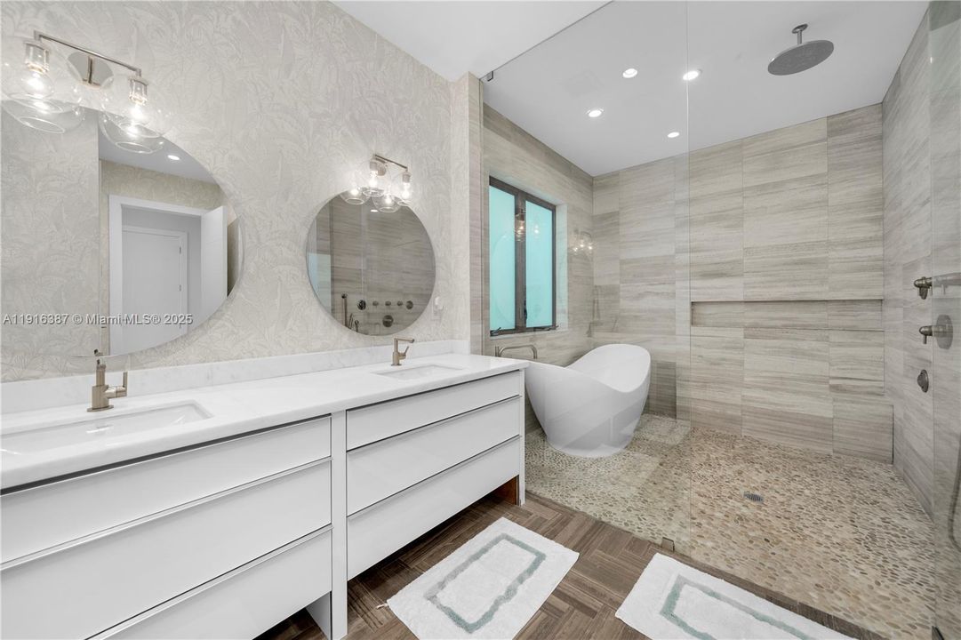 For Sale: $5,500,000 (5 beds, 5 baths, 4101 Square Feet)