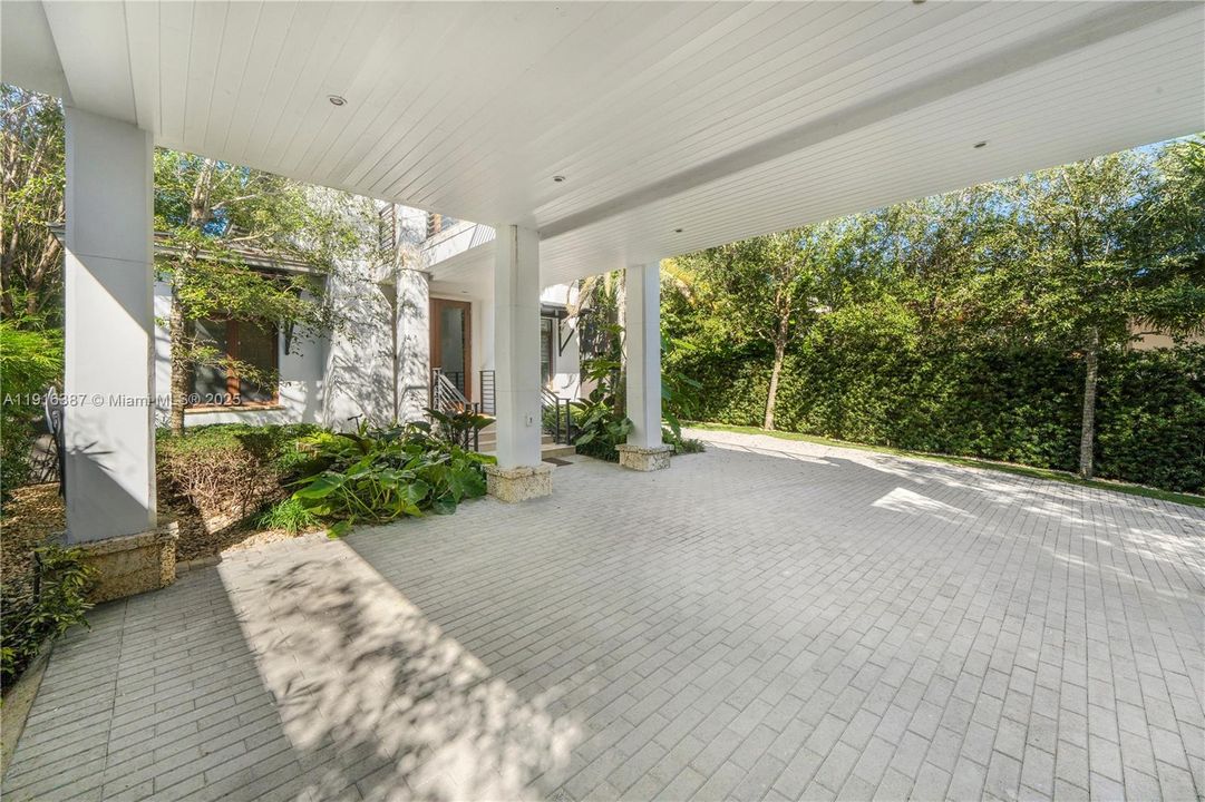 For Sale: $5,500,000 (5 beds, 5 baths, 4101 Square Feet)