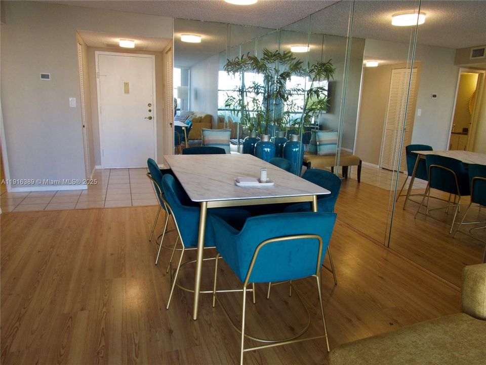 For Sale: $280,000 (1 beds, 1 baths, 1075 Square Feet)