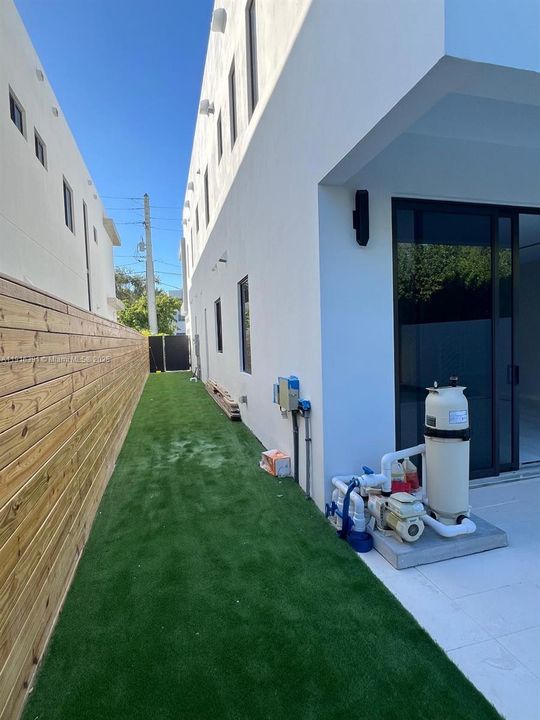 For Sale: $1,599,990 (4 beds, 3 baths, 2400 Square Feet)