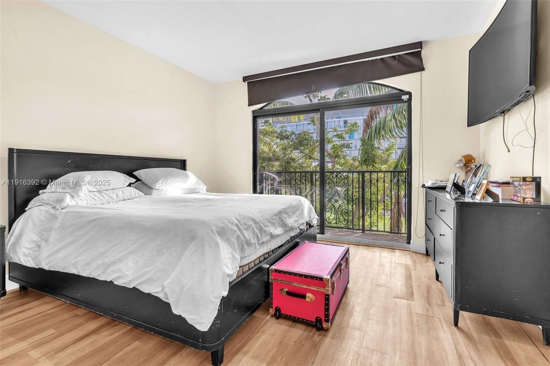 For Sale: $1,500,000 (5 beds, 3 baths, 2649 Square Feet)