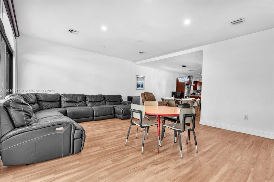 For Sale: $1,500,000 (5 beds, 3 baths, 2649 Square Feet)