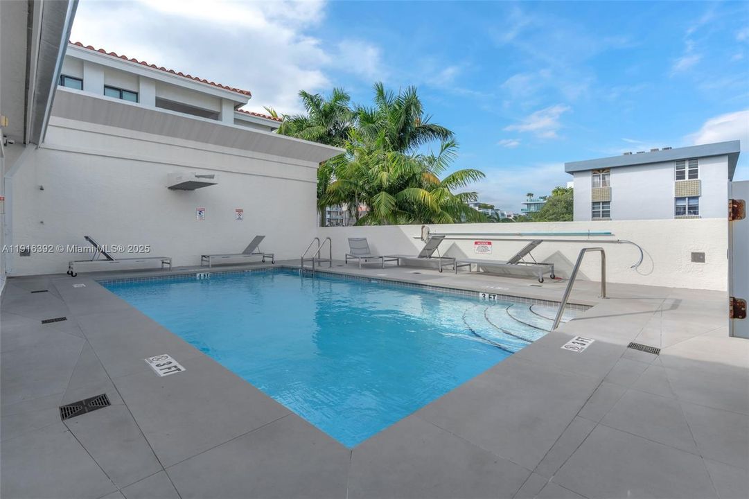 For Sale: $1,500,000 (5 beds, 3 baths, 2649 Square Feet)