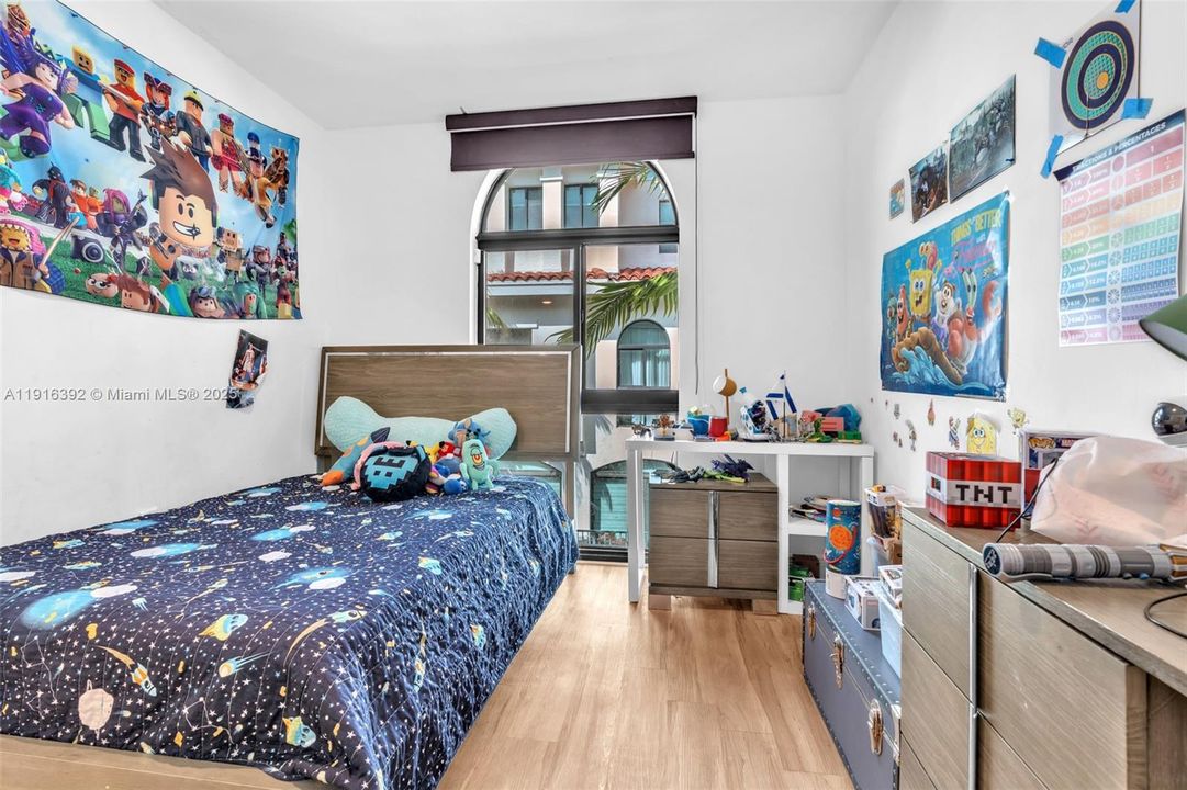 For Sale: $1,500,000 (5 beds, 3 baths, 2649 Square Feet)