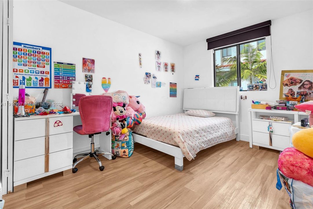 For Sale: $1,500,000 (5 beds, 3 baths, 2649 Square Feet)