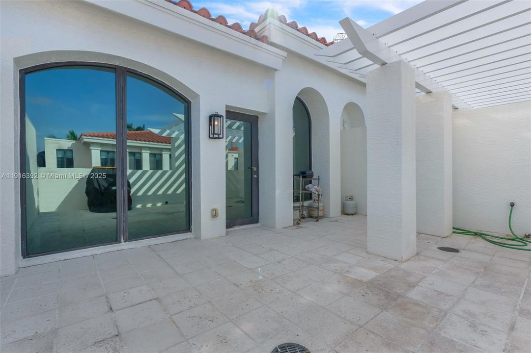 For Sale: $1,500,000 (5 beds, 3 baths, 2649 Square Feet)