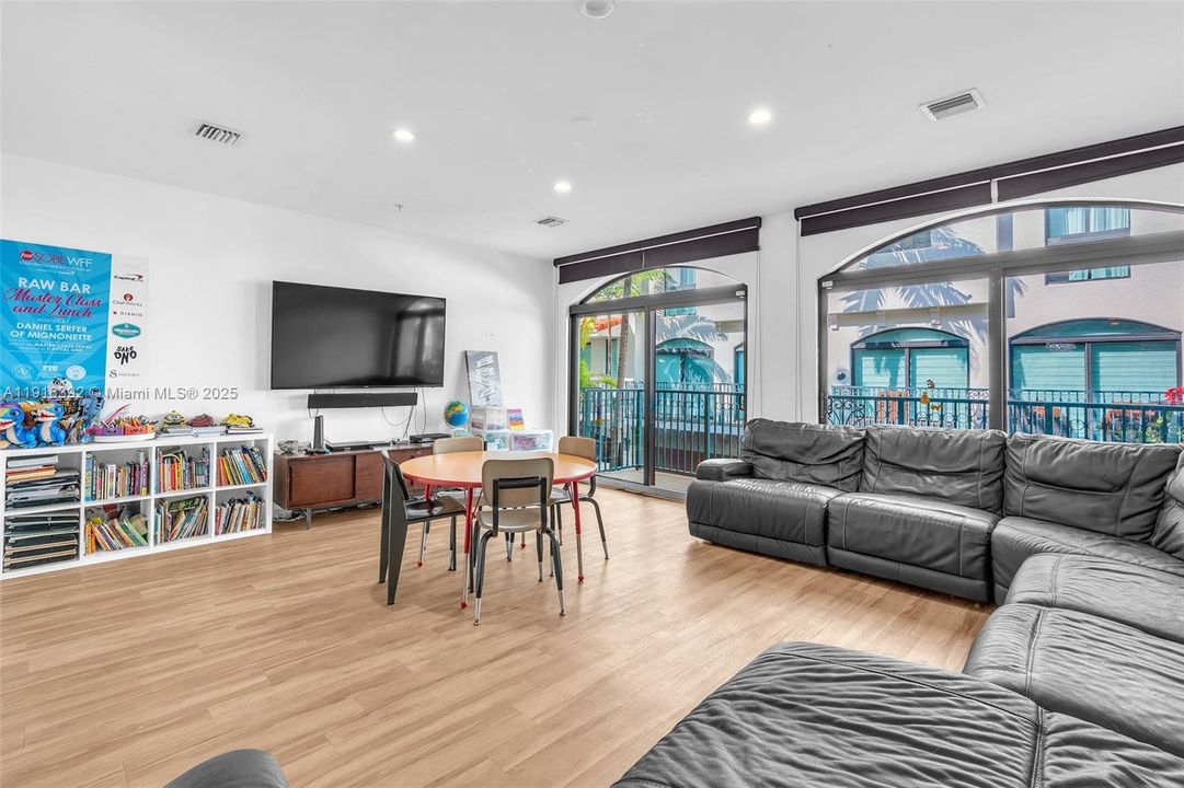 For Sale: $1,500,000 (5 beds, 3 baths, 2649 Square Feet)