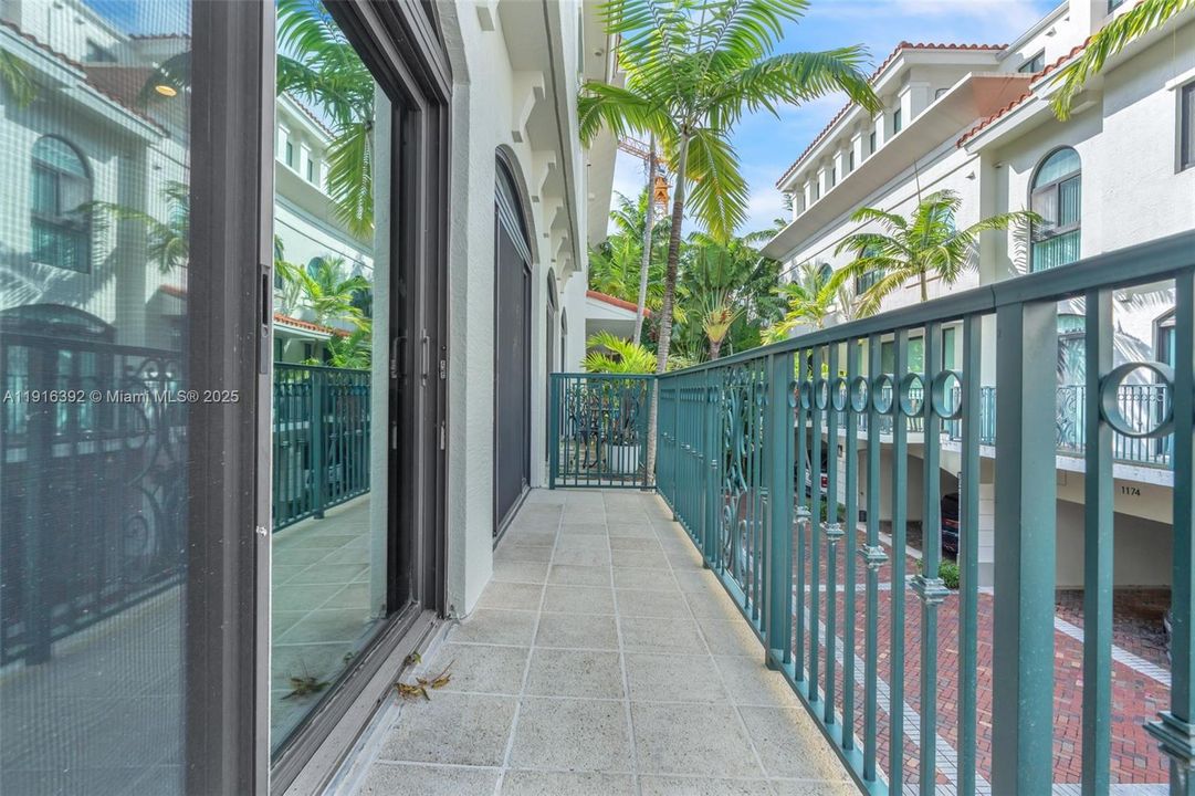 For Sale: $1,500,000 (5 beds, 3 baths, 2649 Square Feet)