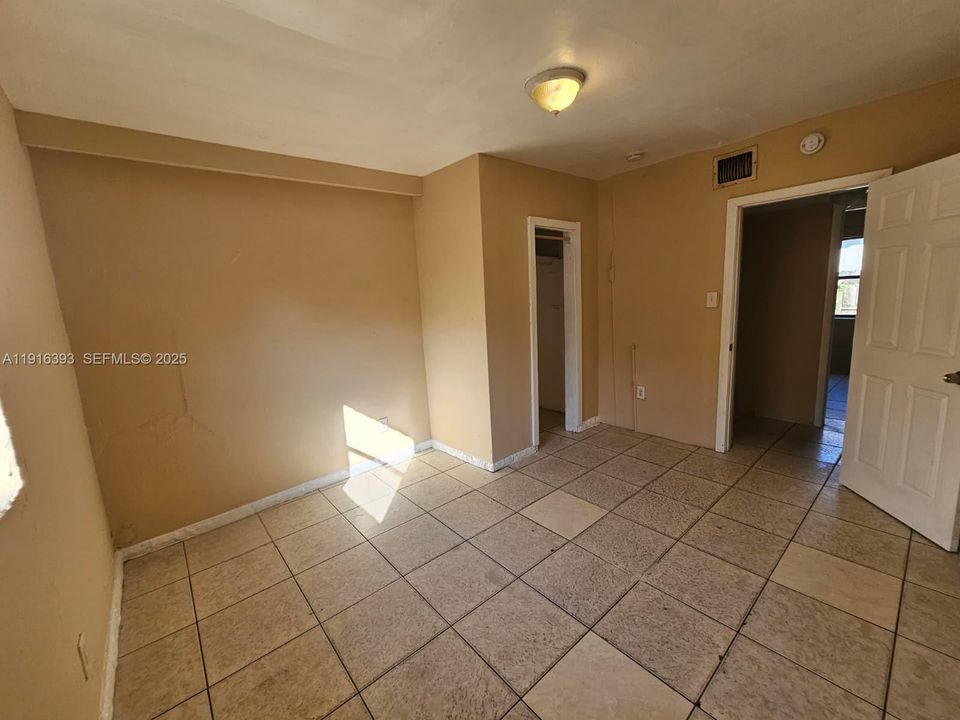 En Venta: $450,000 (6 camas, 2 baños, 1866 Pies cuadrados)