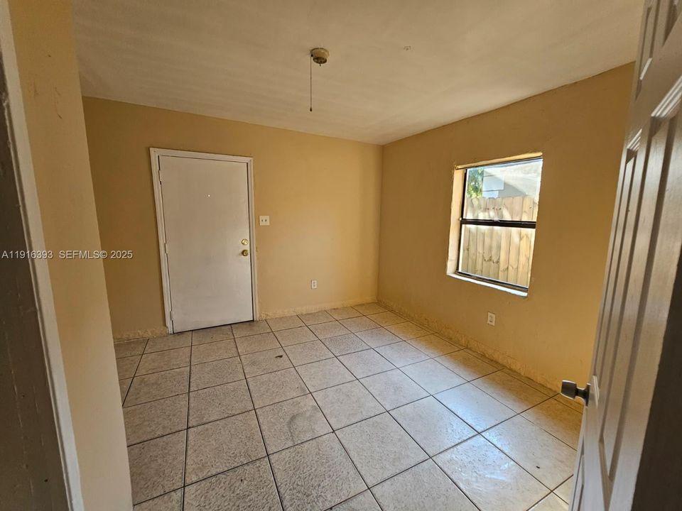 En Venta: $450,000 (6 camas, 2 baños, 1866 Pies cuadrados)