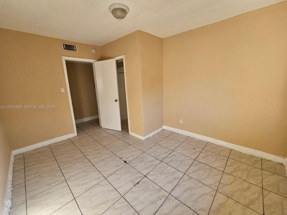 En Venta: $450,000 (6 camas, 2 baños, 1866 Pies cuadrados)