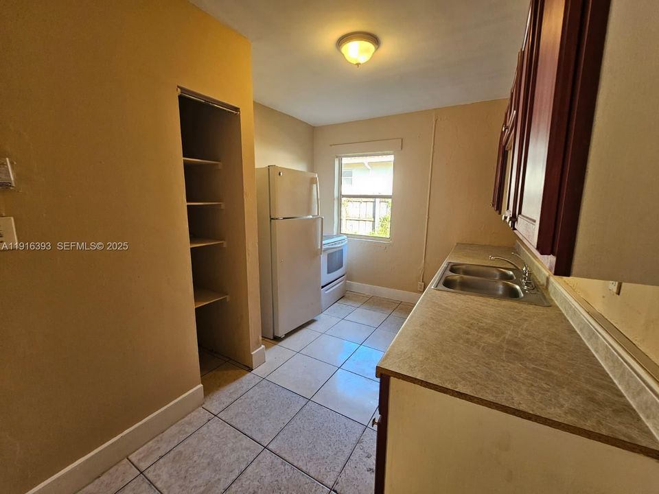 En Venta: $450,000 (6 camas, 2 baños, 1866 Pies cuadrados)