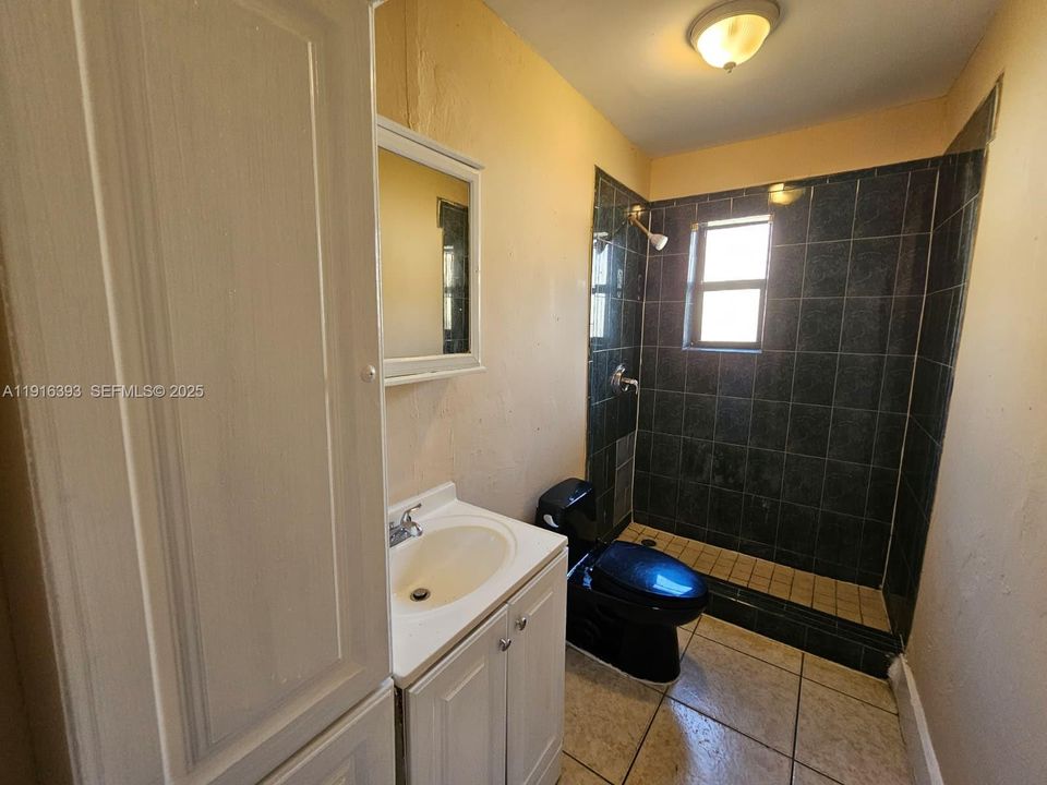 En Venta: $450,000 (6 camas, 2 baños, 1866 Pies cuadrados)