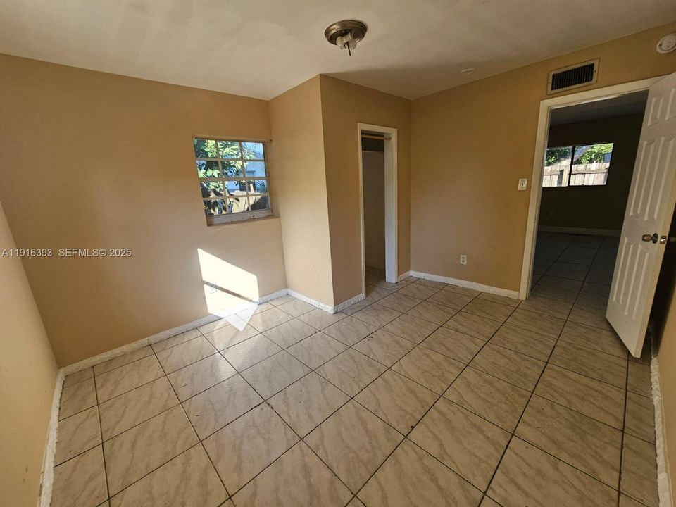 En Venta: $450,000 (6 camas, 2 baños, 1866 Pies cuadrados)