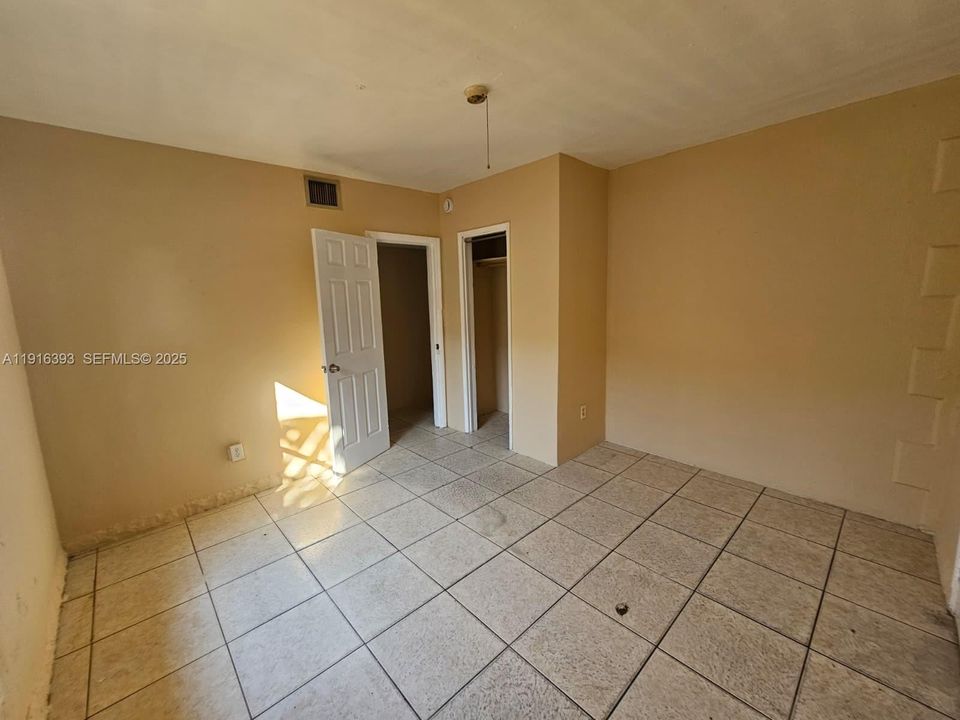 En Venta: $450,000 (6 camas, 2 baños, 1866 Pies cuadrados)