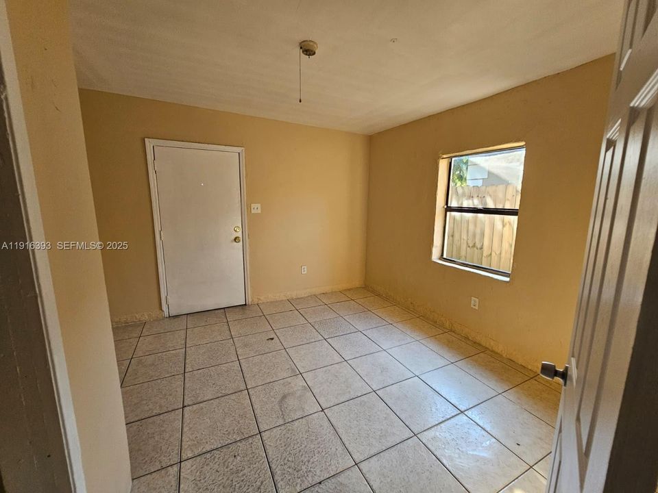 En Venta: $450,000 (6 camas, 2 baños, 1866 Pies cuadrados)