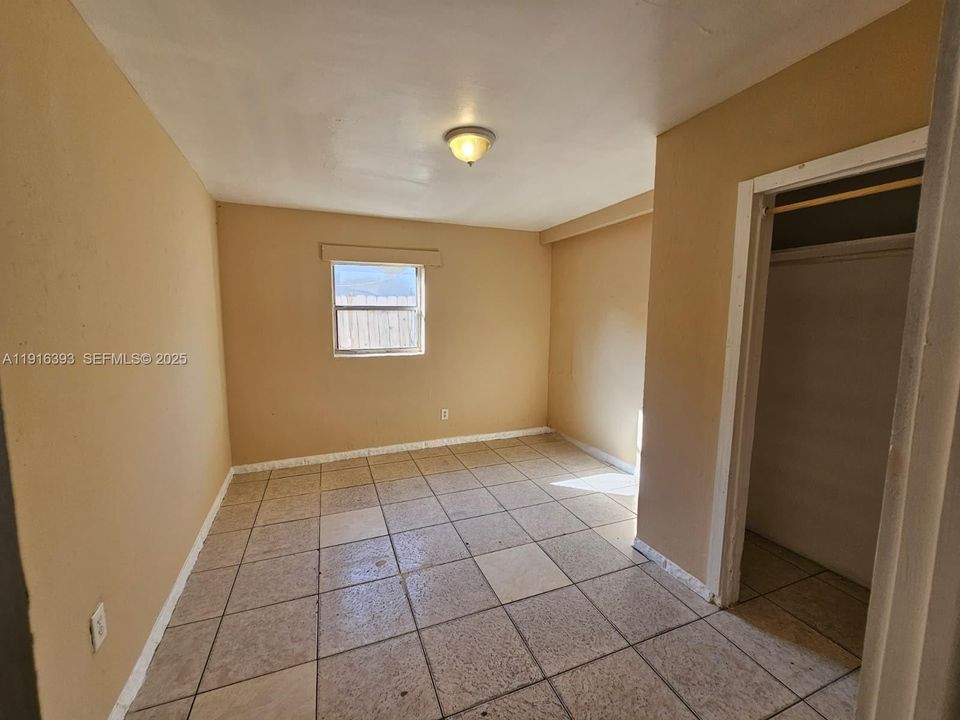 En Venta: $450,000 (6 camas, 2 baños, 1866 Pies cuadrados)