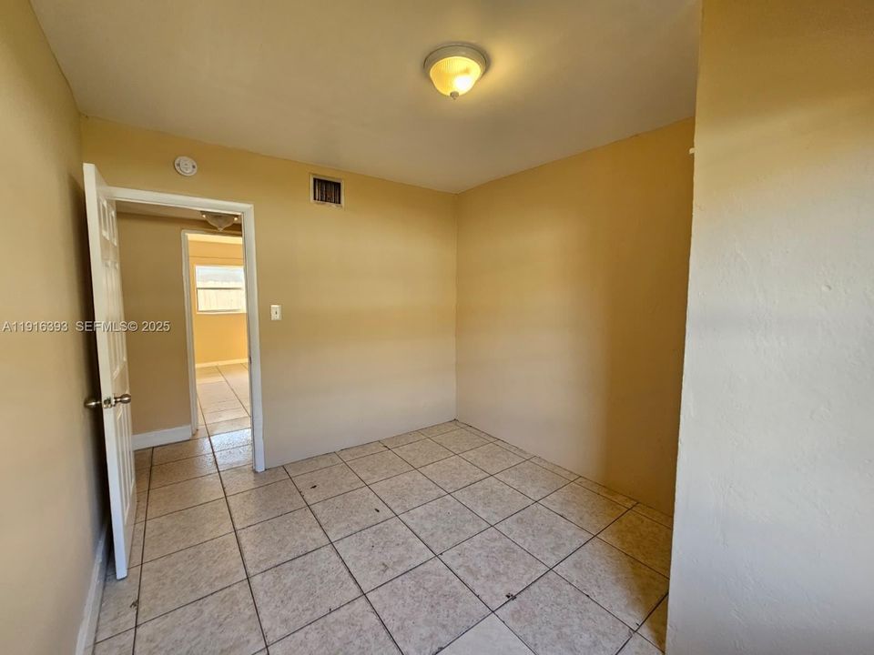 En Venta: $450,000 (6 camas, 2 baños, 1866 Pies cuadrados)