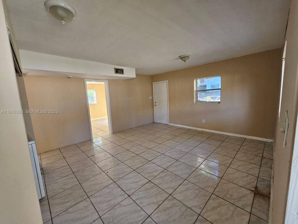 En Venta: $450,000 (6 camas, 2 baños, 1866 Pies cuadrados)