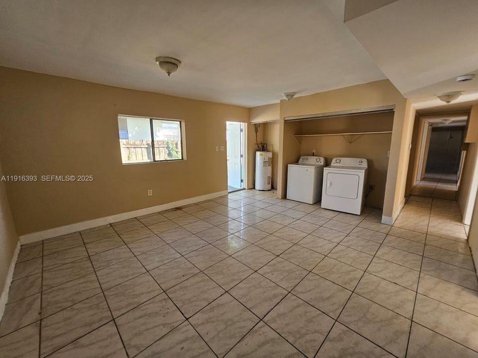 En Venta: $450,000 (6 camas, 2 baños, 1866 Pies cuadrados)