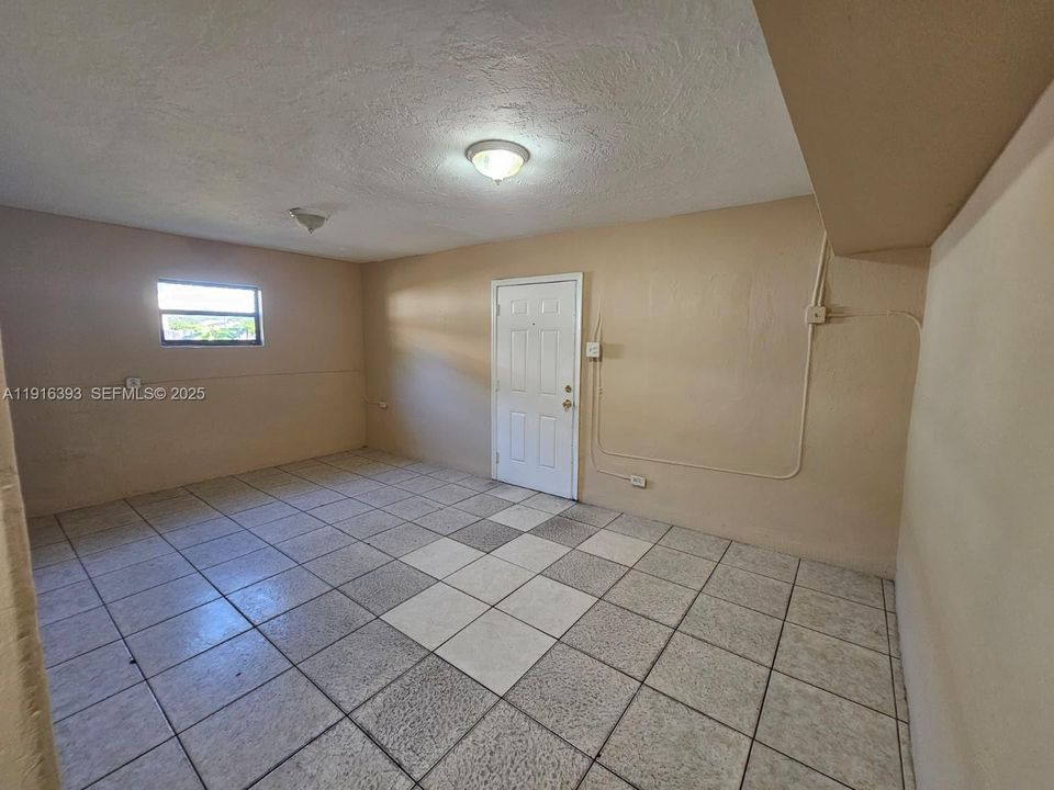 En Venta: $450,000 (6 camas, 2 baños, 1866 Pies cuadrados)