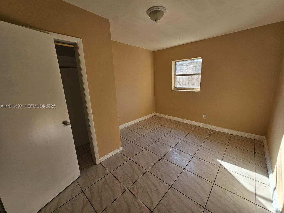 En Venta: $450,000 (6 camas, 2 baños, 1866 Pies cuadrados)