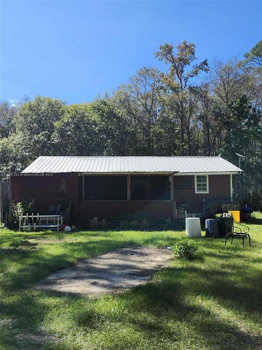 待售: $390,000 (3.70 acres)