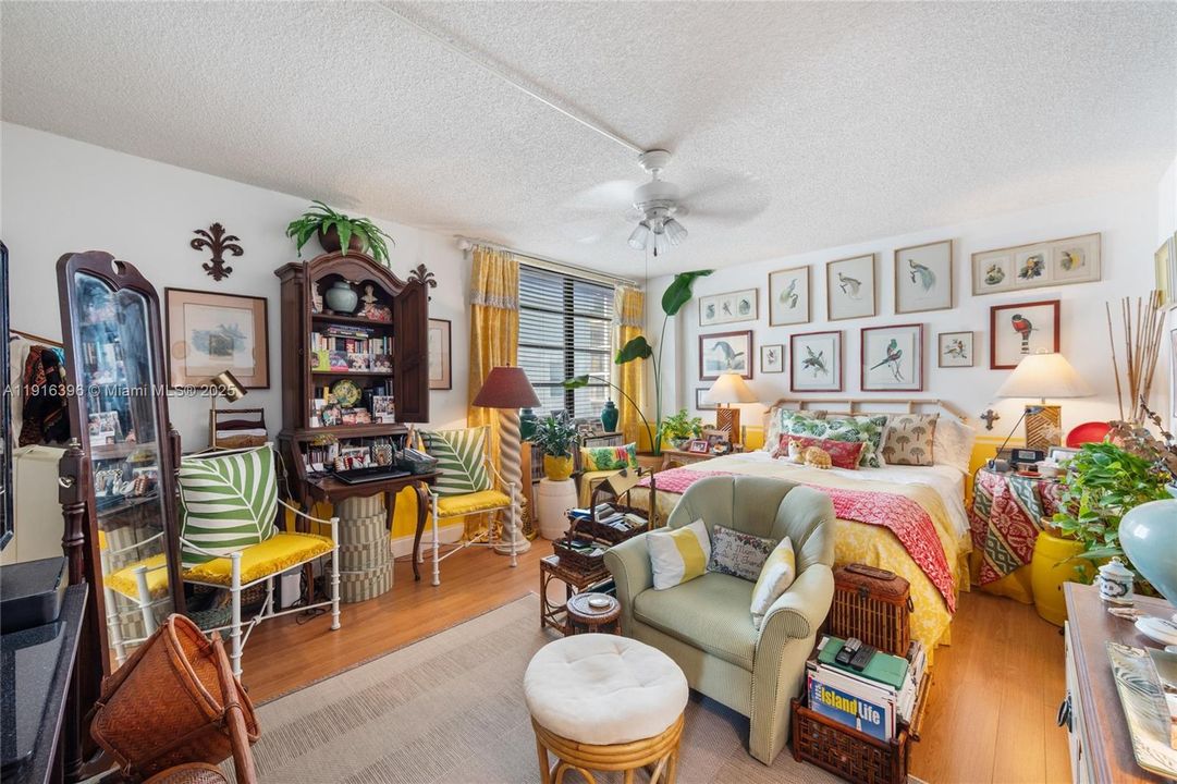 For Sale: $975,000 (2 beds, 2 baths, 1212 Square Feet)