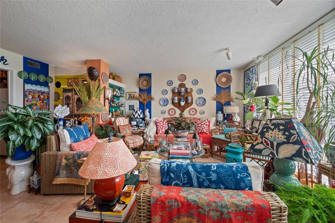 For Sale: $975,000 (2 beds, 2 baths, 1212 Square Feet)