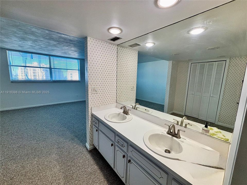 For Rent: $5,500 (2 beds, 2 baths, 1496 Square Feet)