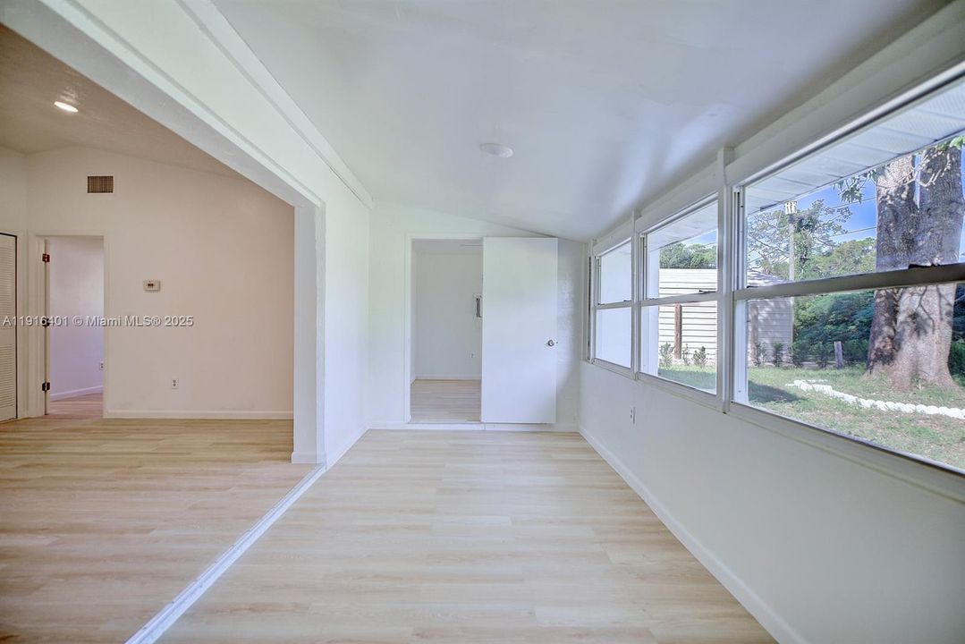 For Rent: $1,850 (3 beds, 2 baths, 1411 Square Feet)