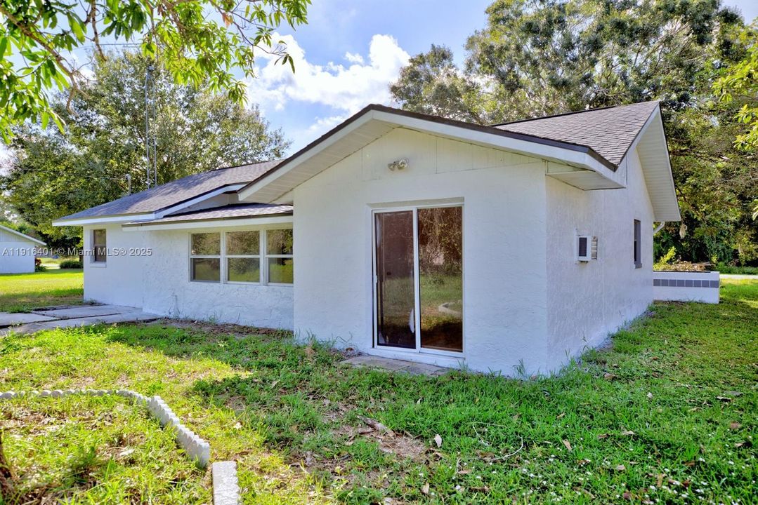 For Rent: $1,850 (3 beds, 2 baths, 1411 Square Feet)