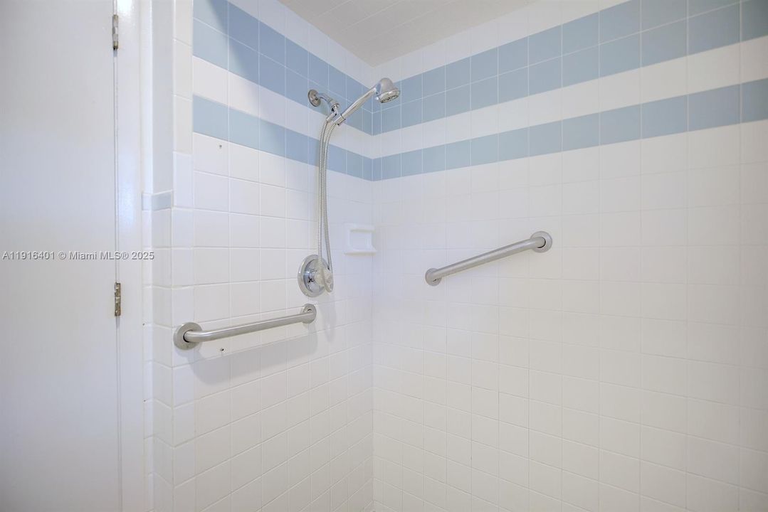 For Rent: $1,850 (3 beds, 2 baths, 1411 Square Feet)