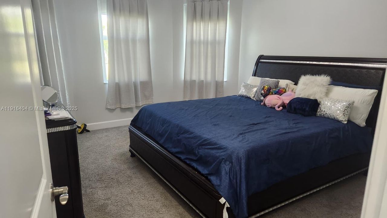 For Sale: $650,000 (3 beds, 2 baths, 1671 Square Feet)