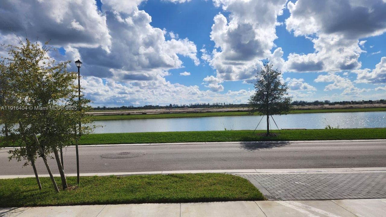 For Sale: $650,000 (3 beds, 2 baths, 1671 Square Feet)