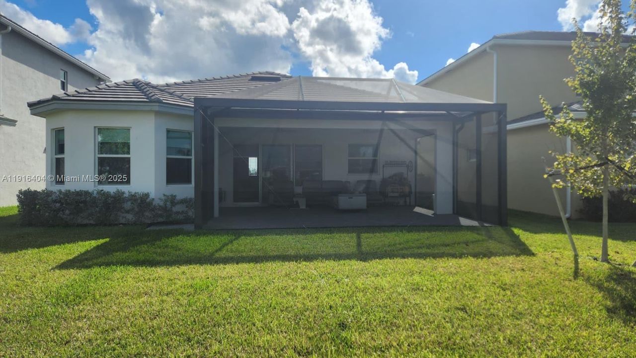 For Sale: $650,000 (3 beds, 2 baths, 1671 Square Feet)