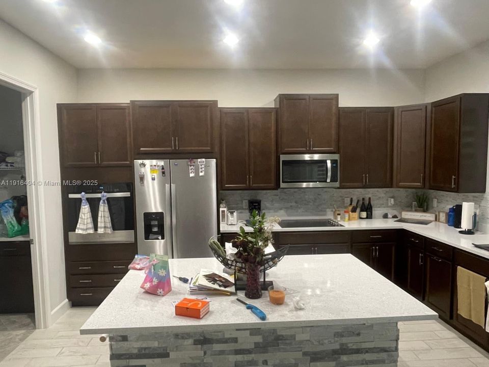 For Sale: $650,000 (3 beds, 2 baths, 1671 Square Feet)