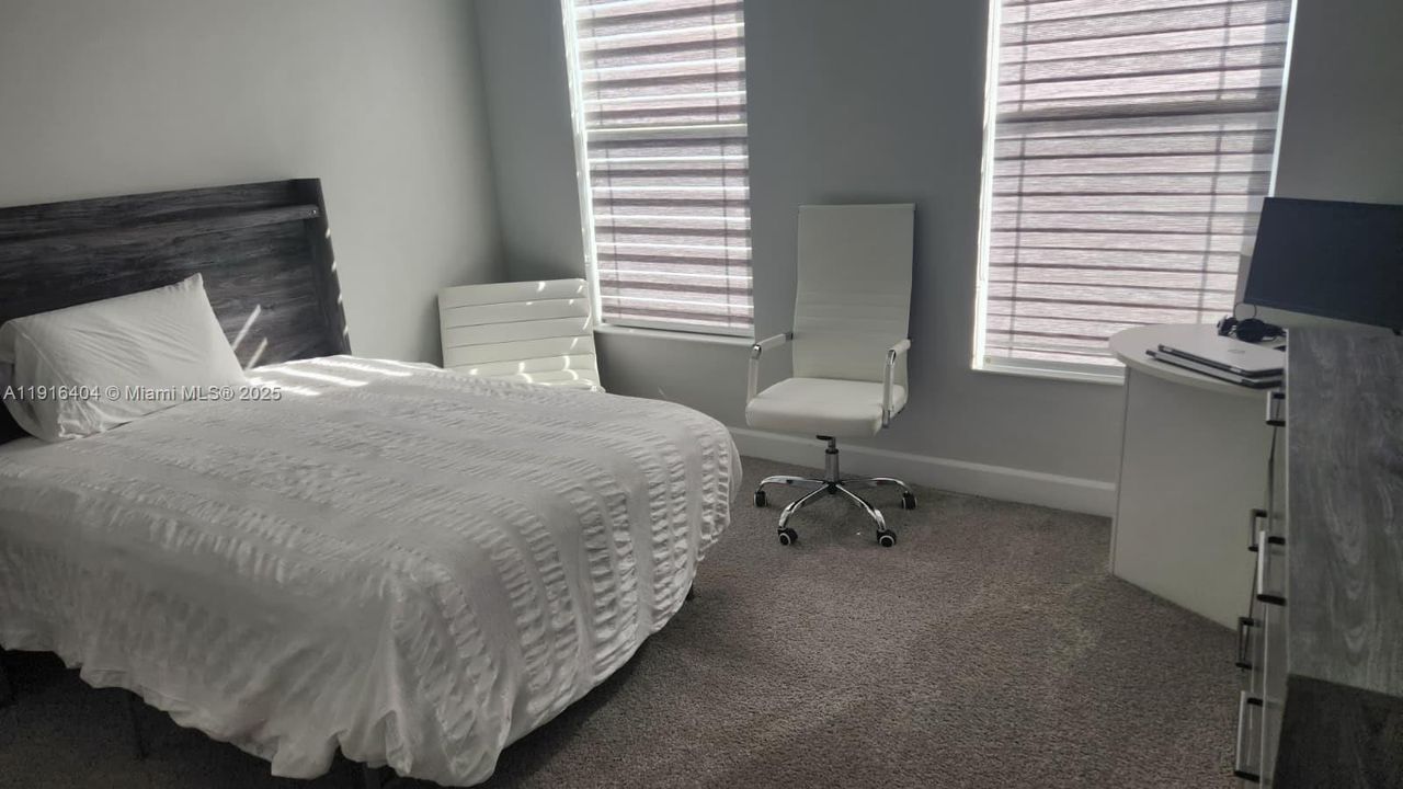 For Sale: $650,000 (3 beds, 2 baths, 1671 Square Feet)