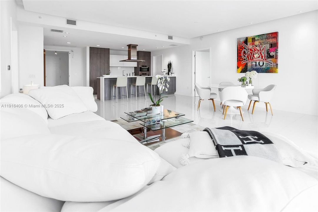 待售: $3,900,000 (2 贝兹, 3 浴室, 1727 平方英尺)