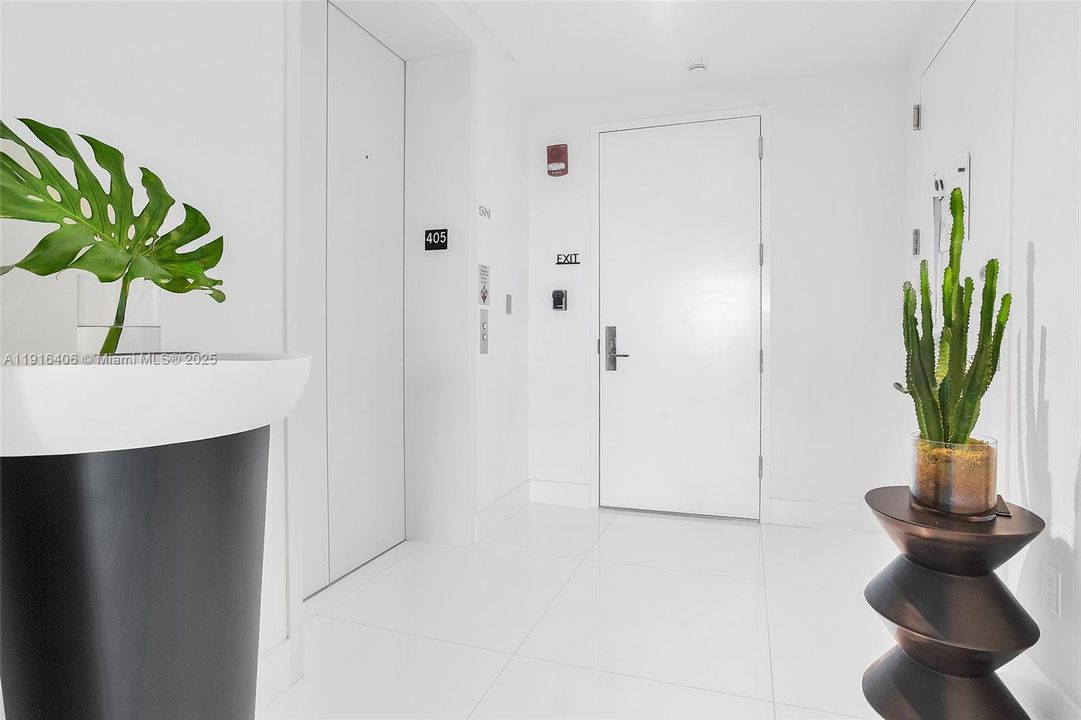 待售: $3,900,000 (2 贝兹, 3 浴室, 1727 平方英尺)