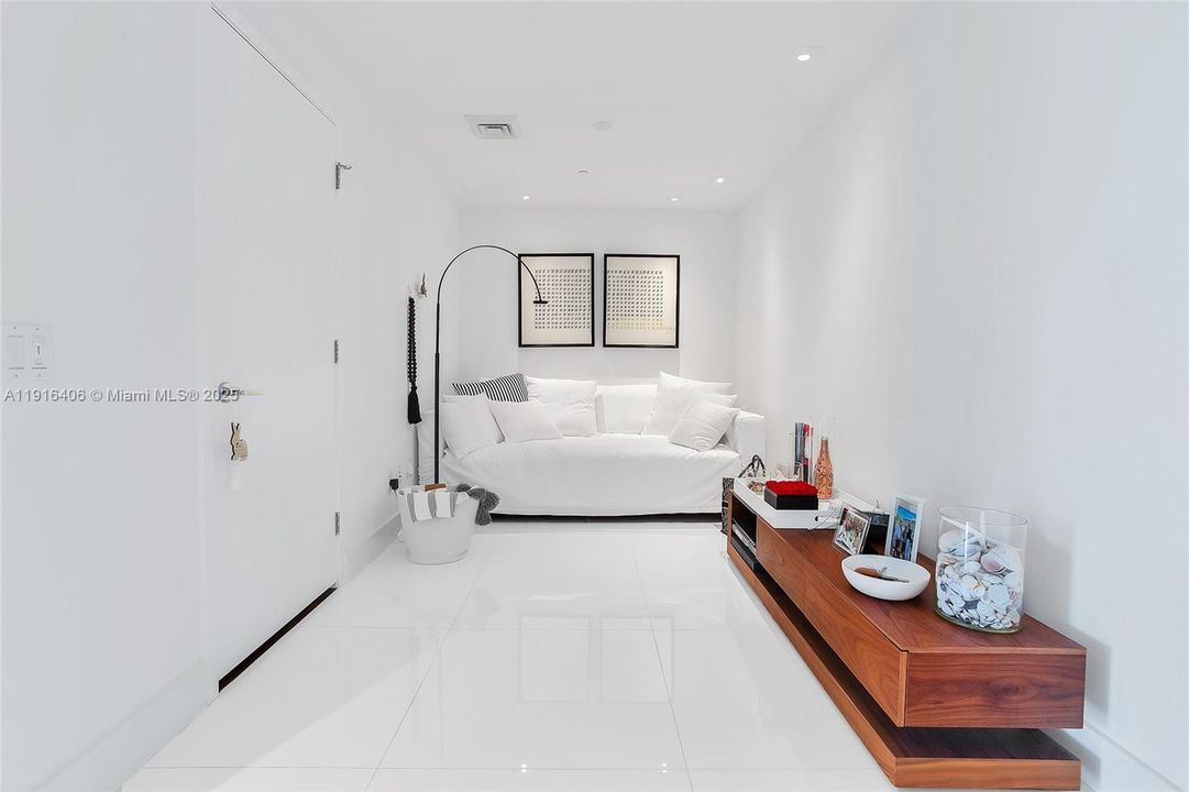 待售: $3,900,000 (2 贝兹, 3 浴室, 1727 平方英尺)