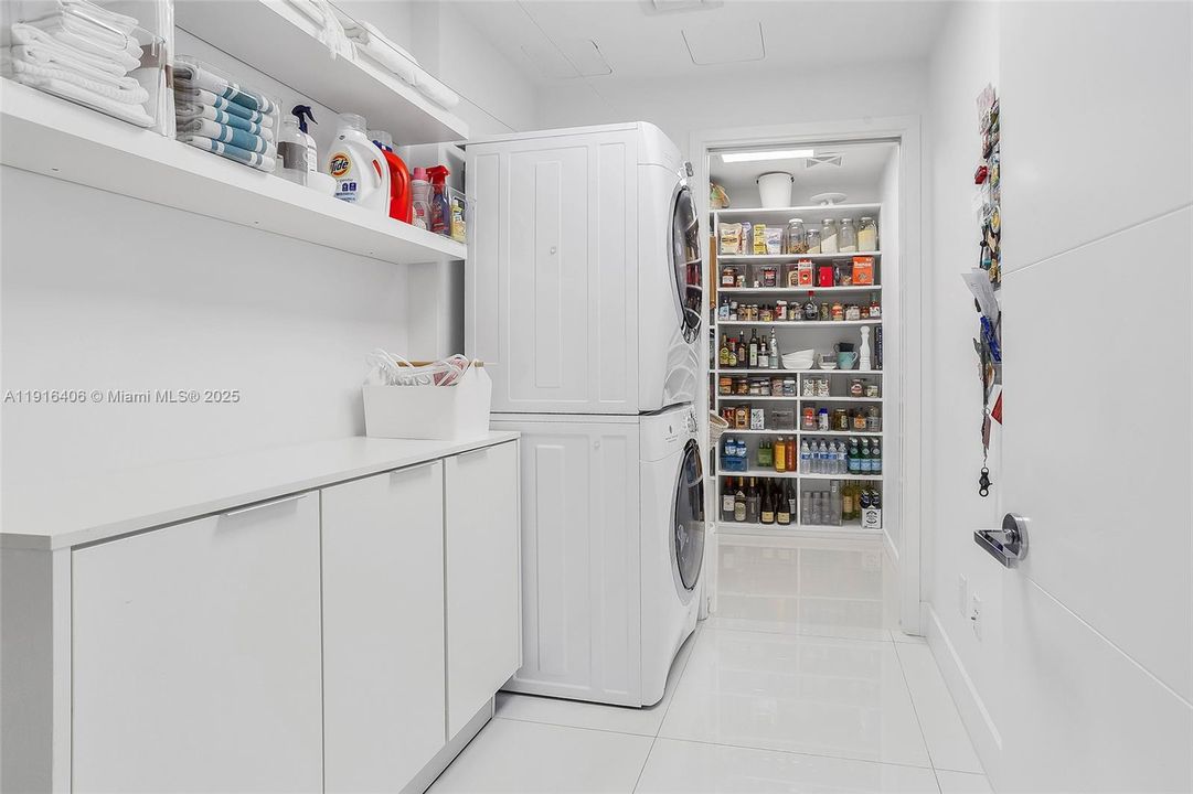 待售: $3,900,000 (2 贝兹, 3 浴室, 1727 平方英尺)