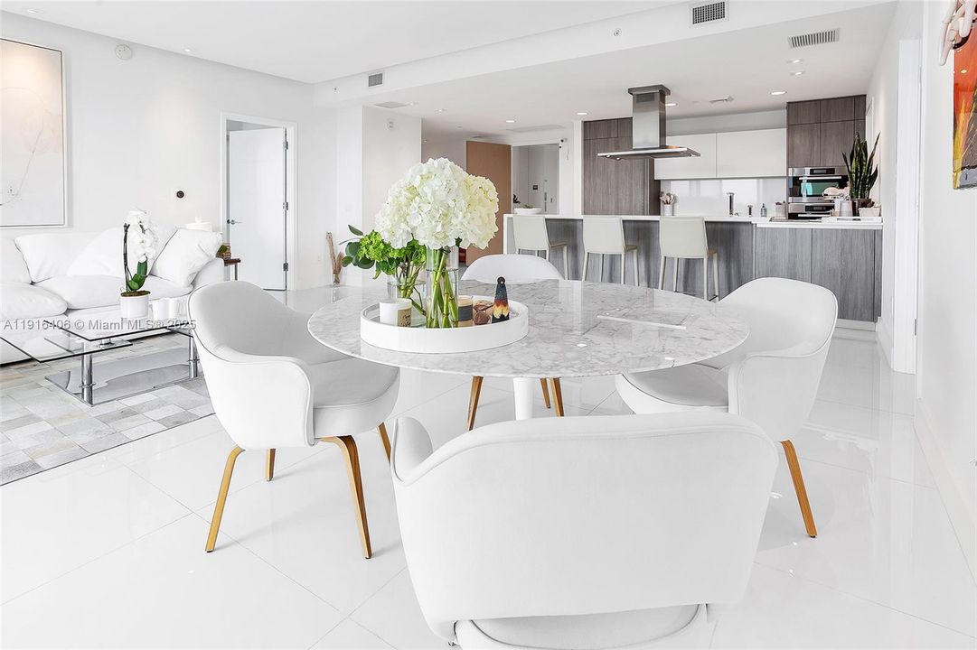 待售: $3,900,000 (2 贝兹, 3 浴室, 1727 平方英尺)